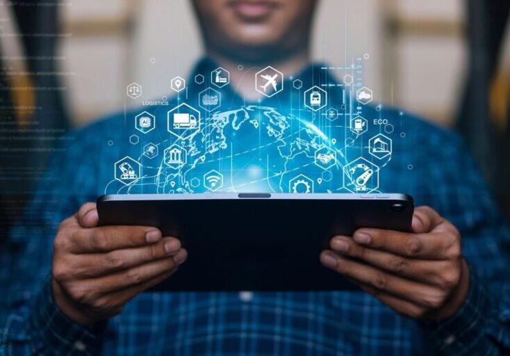 Futuristic Technology Retail Warehouse: Managers use digital tablets to manage smart warehouses for overseas exports. Digital inventory control, smart logistics, future transportation innovation